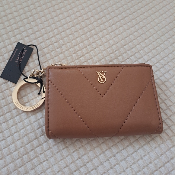 VICTORIA'S SECRET Tan Chevron Design Wallet Card Case Key Holder Coin Purse NWT - Picture 8 of 9